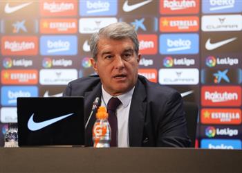 لابورتا يعترف بخطئه بشأن كومان ويصرح كرويف رفض خلافته في برشلونة