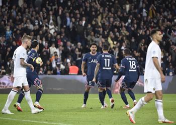 فيديو رغم خروج ميسي دي ماريا ينقذ باريس سان جيرمان ويخطف فوز ا قاتل ا أمام ليل