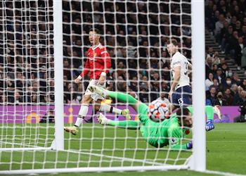 فيديو رونالدو يسجل ويصنع في فوز مانشستر يونايتد بثلاثية أمام توتنهام