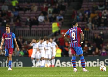 فيديو السقوط الثالث توالي ا برشلونة يتعثر أمام ألافيس في أولى مباريات بارجوان