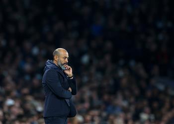 فيديو جماهير توتنهام تطالب برحيل نونو سانتو خلال مواجهة مانشستر يونايتد