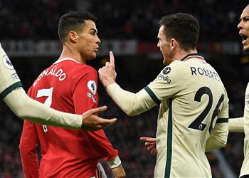 نيفيل رونالدو بدا وكأنه طفل صغير ضد ليفربول