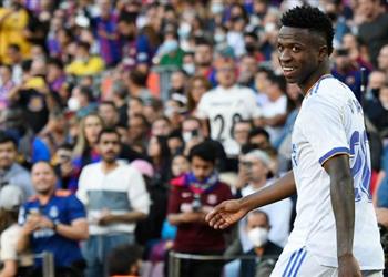 فينيسيوس يتحدث عن عنصرية جماهير برشلونة ضده وتهديد أنشيلوتي