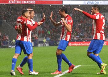 فيديو أتلتيكو مدريد يهزم ريال بيتيس بثلاثية ويلاحق ريال مدريد على الصدارة