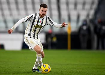 تقارير يوفنتوس يدرس فتح باب الرحيل أمام رامسي إلى الدوري الإنجليزي