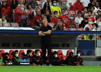 كومان يتخذ قرار ا حاسم ا بشأن مستحقاته المالية بعد إقالته من برشلونة