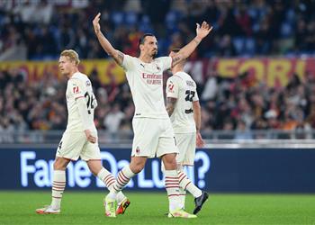 فيديو بعشرة لاعبين ميلان يهزم روما بثنائية ويزاحم نابولي على صدارة الدوري الإيطالي