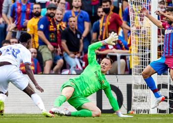 فينيسيوس يرد على مزاعم انتماءه إلى برشلونة