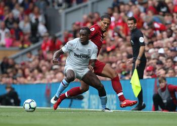 مهاجم وست هام يحذر فان دايك قبل مواجهة ليفربول لا أحد أقوى مني