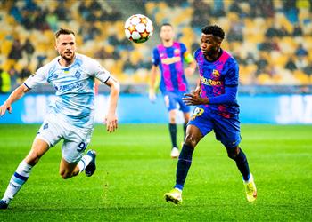 فيديو تسديدة صاروخية فاتي يسجل هدف برشلونة الأول أمام دينامو كييف