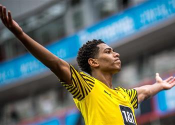 بوروسيا دورتموند يرد على أنباء رحيل بيلينجهام في الصيف