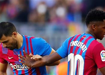 بعد إصابة أجويرو برشلونة يقرر التخلص من مهاجمه والتحرك لضم لاعب آرسنال