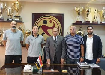 صور تأكيد ا لـ بطولات باروندو وجارابايا يوقعان عقود تدريب منتخب مصر لكرة اليد