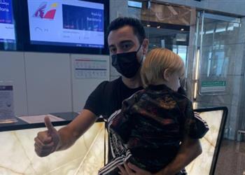 أول تعليق من تشافي بعد عودته الرسمية لتدريب برشلونة