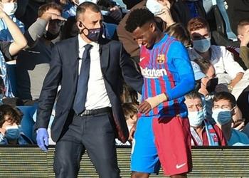 فيديو أنسو فاتي يغادر مباراة برشلونة وسيلتا فيجو مصاب ا