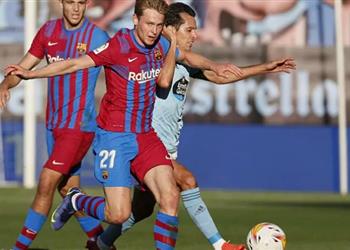 دي يونج برشلونة نسى اللعب أمام سيلتا فيجو وما فعله الحكم لم أره من قبل