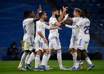 فيديو ريال مدريد يتصدر الدوري الإسباني مؤقت ا بثنائية في رايو فاييكانو