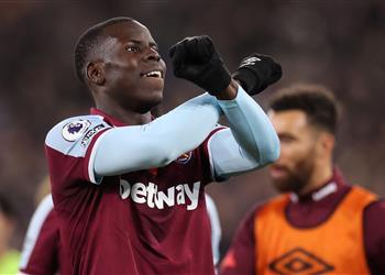 فيديو رأسية رائعة كورت زوما يسجل هدف وست هام الثالث في ليفربول