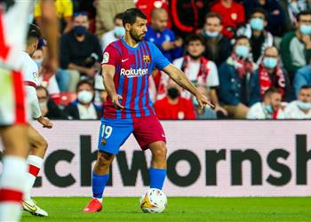 أجويرو يرد على أنباء الاعتزال المبكر بسبب الإصابة