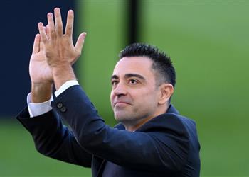 فيديو تشافي يختار أفضل 4 لاعبين في تاريخ برشلونة ويتجنب ميسي