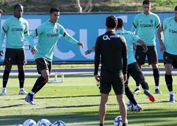 البرتغال تستعيد صانع ألعابها قبل المباراة الحاسمة ضد صربيا بتصفيات كأس العالم