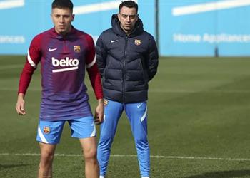 تشافي يجري تعديلا على برنامج تدريب برشلونة قبل الديربي أمام إسبانيول