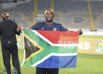 جناح جنوب إفريقيا السابق يطالب بعودة موسيماني بعد الفشل في التأهل لكأس العالم