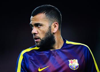 فيديو برشلونة يعلن عن رقم قميص داني ألفيس الجديد