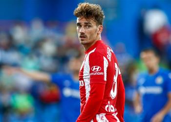 ماركا يويفا يقسو على جريزمان بعد طرده في مباراة ليفربول وأتلتيكو مدريد