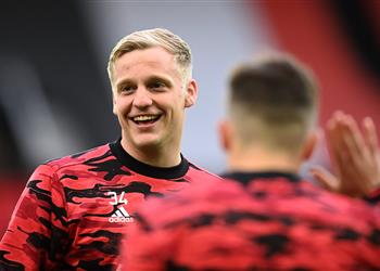 تقارير توضح حقيقة عرض ريال مدريد لضم فان دي بيك