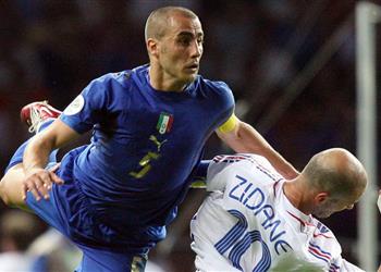 كانافارو يعلق على مستوى ستونز وماجواير ويؤكد لا أعرف إذا كنت أستحق الكرة الذهبية