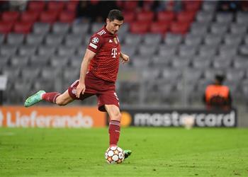 أمام أنظار مانشستر سيتي ليفاندوفسكي يعترف لزميله برغبته في الرحيل عن بايرن ميونخ