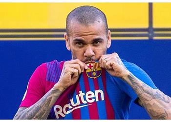 بسبب الأزمة الاقتصادية ألفيس يوافق على أقل راتب للعب مع برشلونة