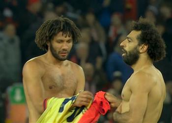 فيديو محمد صلاح والنني يتبادلان القمصان بعد رباعية ليفربول أمام آرسنال