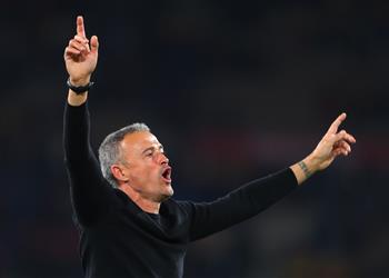 إنريكي يرد على أنباء اهتمام رونالدو ومانشستر يونايتد بعد إقالة سولشاير