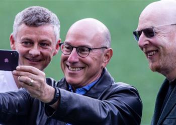 رهان خاسر وعناد مانشستر يونايتد يدخل الدوامة بسبب سولشاير وجلايزر و18 مدرب ا في الانتظار