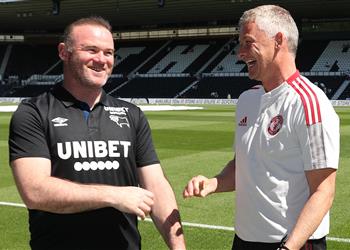 روني يرد على إمكانية خلافة سولشاير في مانشستر يونايتد