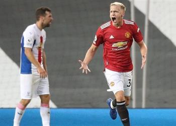 تشافي يحسم مصير مفاوضات برشلونة لضم فان دي بيك من مانشستر يونايتد