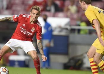 لاعب بنفيكا يغازل برشلونة حلمي يقترب باللعب في كامب نو