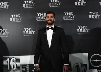 رسمي ا أليسون ينافس على جائزة أفضل حارس في العالم 2021