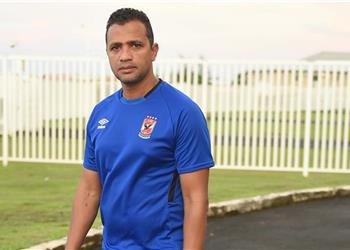 سامي قمصان ثنائي الأهلي يغيبان أمام سموحة