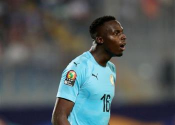 ميندي مندهش من تصرف فيفا معه في ملصق جائزة ذا بيست أمر غير طبيعي