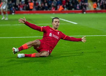 فيديو تسديدة صاروخية تياجو ألكانتارا يسجل هدف ليفربول الأول أمام بورتو