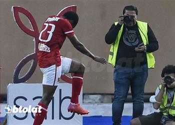 فيديو بمهارة رائعة بيرسي تاو يسجل هدف الأهلي الثاني أمام سموحة