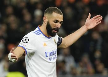 ناد إنجليزي يتواصل مع وكيل أعمال بنزيما لضمه من ريال مدريد