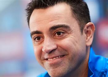 تشافي بقاء ديمبلي في برشلونة يعتمد عليه ولاعبو الوسط ليسوا للبيع