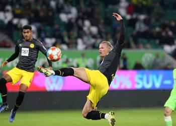 فيديو هالاند يسجل وبوروسيا دورتموند يتصدر الدوري الألماني بثلاثية أمام فولفسبورج