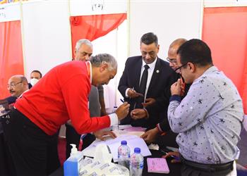 الأهلي يطالب وزير الرياضة والأولمبية باعتماد فوز العامري بمنصب نائب الرئيس بالتزكية