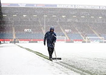 رسمي ا تأجيل مباراة توتنهام وبيرنلي لسوء الأحوال الجوية