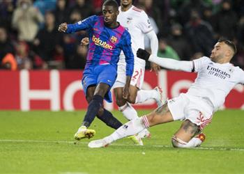 تقارير ديمبلي يضغط على برشلونة بعروض الدوري الإنجليزي